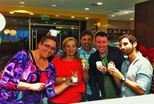 Brenda, Cristina, Pablo, Rodri y Carlos. Un buen grupo culinario!!